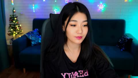 Snapshot of hannarosie chatting on 12.18.24 hannarosie online show from 12.18.24