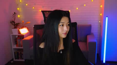 Snapshot of hannarosie chatting on 11.21.25 hannarosie online show from 11.21.25