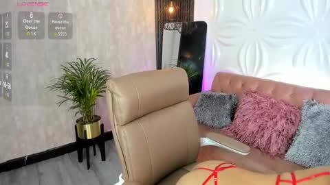 Snapshot of hannawells_ chatting on 02.23.26 Hanna online show from 02.23.26