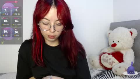 Snapshot of hanny_e chatting on 11.26.25 hanny online show from 11.26.25