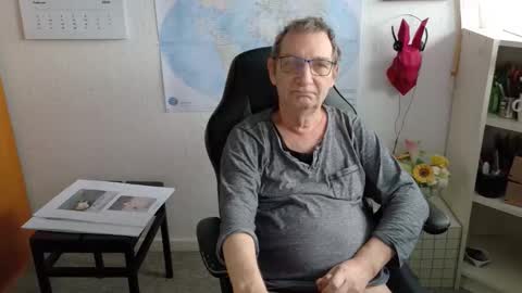 Snapshot of hansi63 chatting on 02.24.26 charly online show from 02.24.26