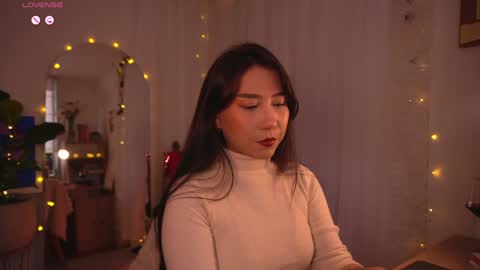 Snapshot of hanymel chatting on 12.24.24 Mizi online show from 12.24.24