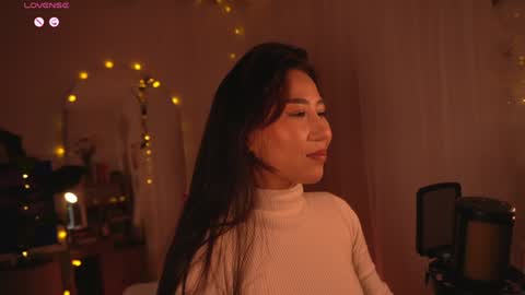 Snapshot of hanymel chatting on 12.25.24 Mizi online show from 12.25.24