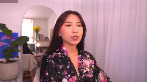 Snapshot of hanymel chatting on 01.07.25 Mizi online show from 01.07.25