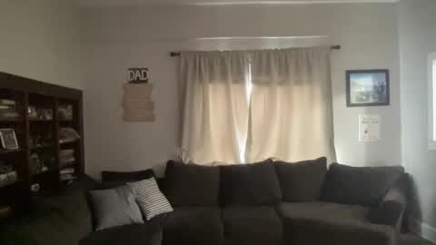 Snapshot of happilymarr1ed chatting on 11.24.25 DadBod online show from 11.24.25