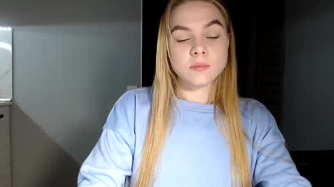 happy_fox_ online show from 12.06.24