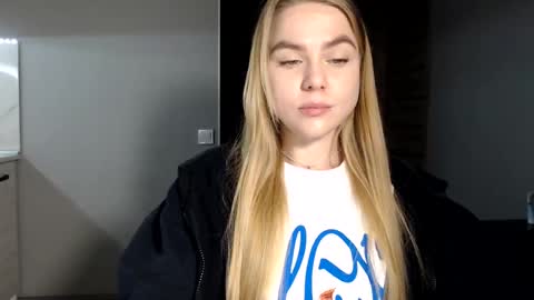 happy_fox_ online show from 02.12.25