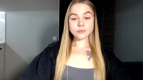 happy_fox_ online show from 02.17.25