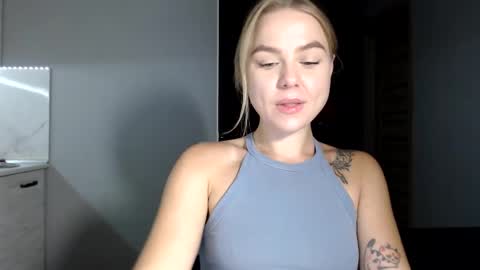 happy_fox_ online show from 10.01.25