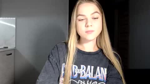 happy_fox_ online show from 10.06.25