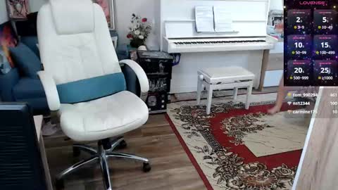 Elly online show from 02.23.25