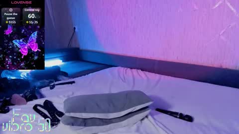 Snapshot of hardcore_hentai chatting on 11.11.25 Mia online show from 11.11.25