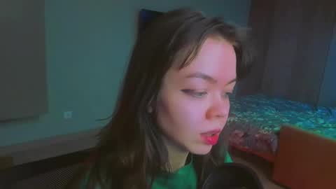 Snapshot of haribo_asmr chatting on 01.12.25 Miss Hari online show from 01.12.25