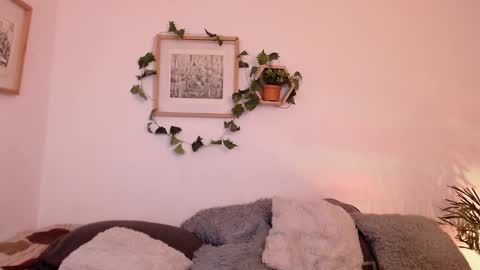 Harmony    Please help me to reach 100 thumbs up online show from 02.27.25