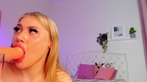 Snapshot of harpi_cruz chatting on 12.05.24 Its KIra hello HUSH is here online show from 12.05.24