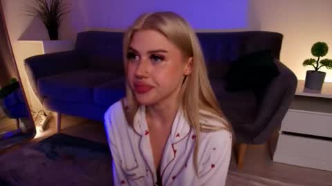 Snapshot of harpi_cruz chatting on 09.21.25 Its KIra hello HUSH is here online show from 09.21.25