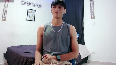 Snapshot of harrythomson1 chatting on 10.30.25 harry thomson online show from 10.30.25