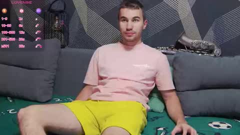 Snapshot of harvey_ren chatting on 11.05.25 Harvey online show from 11.05.25