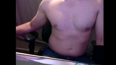 Snapshot of hawaiinstallion23 chatting on 11.28.25 hawaiinstallion23 online show from 11.28.25