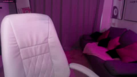 Mia online show from 04.12.26