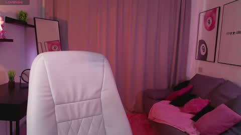 Mia online show from 04.16.26