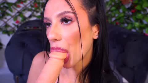 Snapshot of hayliemilf chatting on 12.21.24 Haylie online show from 12.21.24