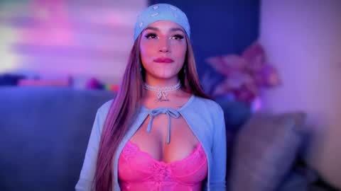 Snapshot of hazeeell chatting on 02.09.25 Marie online show from 02.09.25