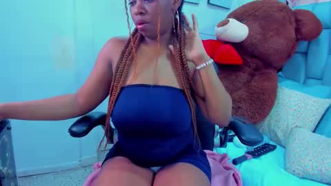 hazel_lanee online show from 11.12.25