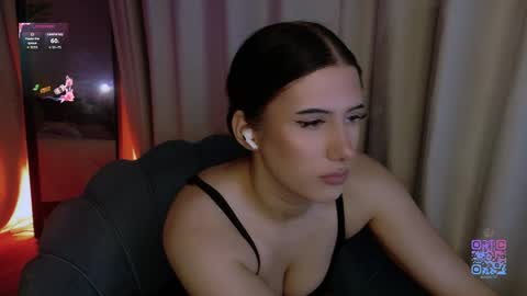 Snapshot of hazelhayess chatting on 04.29.26 hazelhayess online show from 04.29.26