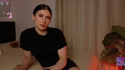 Snapshot of hazelhayess chatting on 05.18.26 hazelhayess online show from 05.18.26