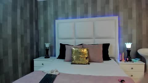 Snapshot of hazelmoret chatting on 12.22.24 HazelMoret online show from 12.22.24