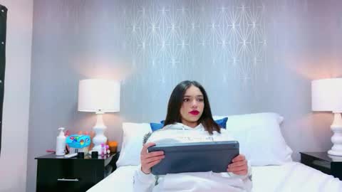 Snapshot of hazelmoret chatting on 02.08.26 HazelMoret online show from 02.08.26