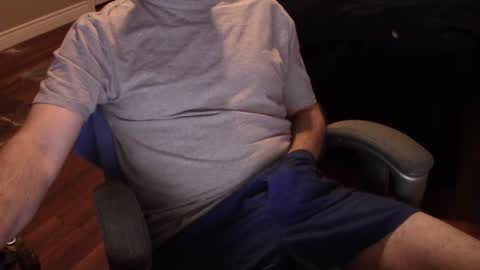 Snapshot of heavilyhung chatting on 01.05.25 John online show from 01.05.25