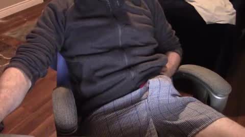 Snapshot of heavilyhung chatting on 01.12.25 John online show from 01.12.25