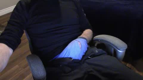 Snapshot of heavilyhung chatting on 10.12.25 John online show from 10.12.25