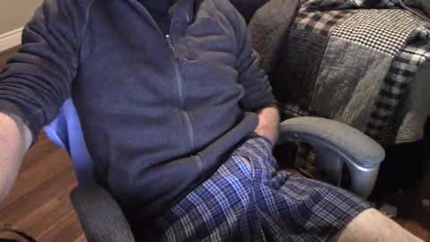 Snapshot of heavilyhung chatting on 10.29.25 John online show from 10.29.25