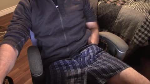 Snapshot of heavilyhung chatting on 10.31.25 John online show from 10.31.25