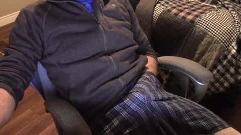 Snapshot of heavilyhung chatting on 11.05.25 John online show from 11.05.25