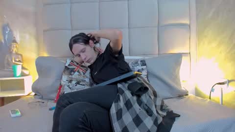 Keira Hecate online show from 10.31.25