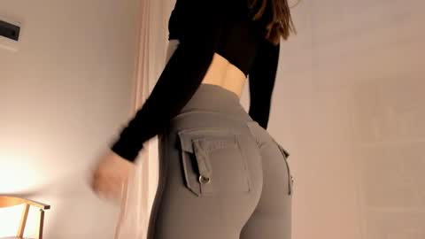 Snapshot of hee_jeen chatting on 02.26.25 Jeen online show from 02.26.25