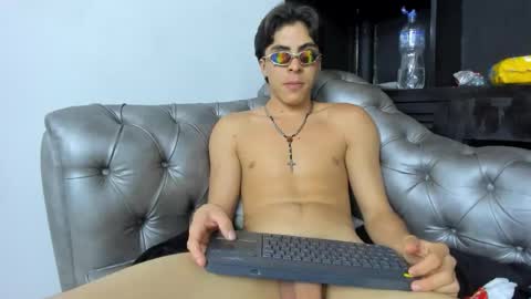 heellboy_ online show from 11.05.25