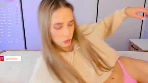 Snapshot of heidas_passion chatting on 02.09.25 Heida online show from 02.09.25