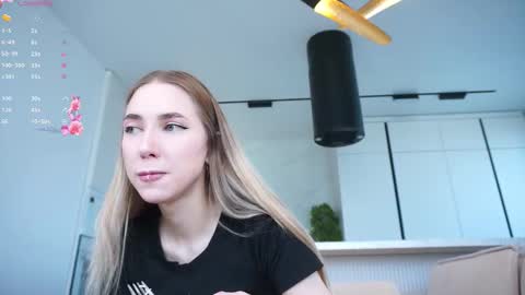 Snapshot of heidas_passion chatting on 09.22.25 Heida online show from 09.22.25