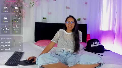 Snapshot of heidi_feuer chatting on 09.25.25 heidi_feuer online show from 09.25.25
