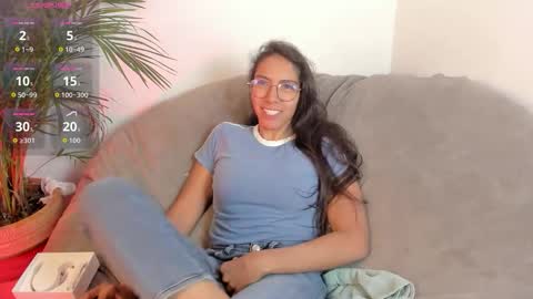 Snapshot of heidi_feuer chatting on 10.06.25 heidi_feuer online show from 10.06.25