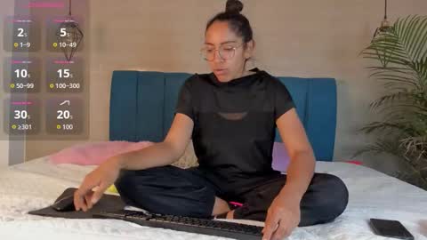 Snapshot of heidi_feuer chatting on 10.27.25 heidi_feuer online show from 10.27.25