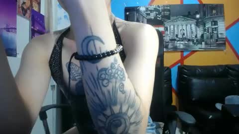 Snapshot of heidy_sumers chatting on 02.22.25 Heidy Sumers online show from 02.22.25