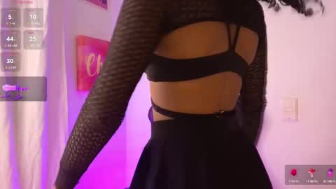 Snapshot of heily_fox chatting on 01.26.25 HEILY online show from 01.26.25