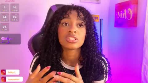 Snapshot of heily_fox chatting on 02.06.25 HEILY online show from 02.06.25