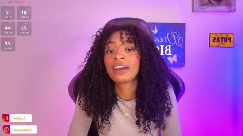 Snapshot of heily_fox chatting on 02.07.25 HEILY online show from 02.07.25